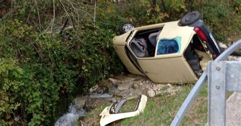 incidente stradale fra brentonico e prada|Con l'auto nella scarpata, grave una donna a Brentonico .